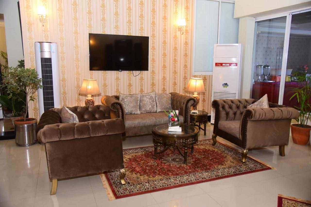 ฮอลิเดย์ แกรนด์ รีสอร์ต ภูร์บัน Hotel เมอร์รี ภายนอก รูปภาพ