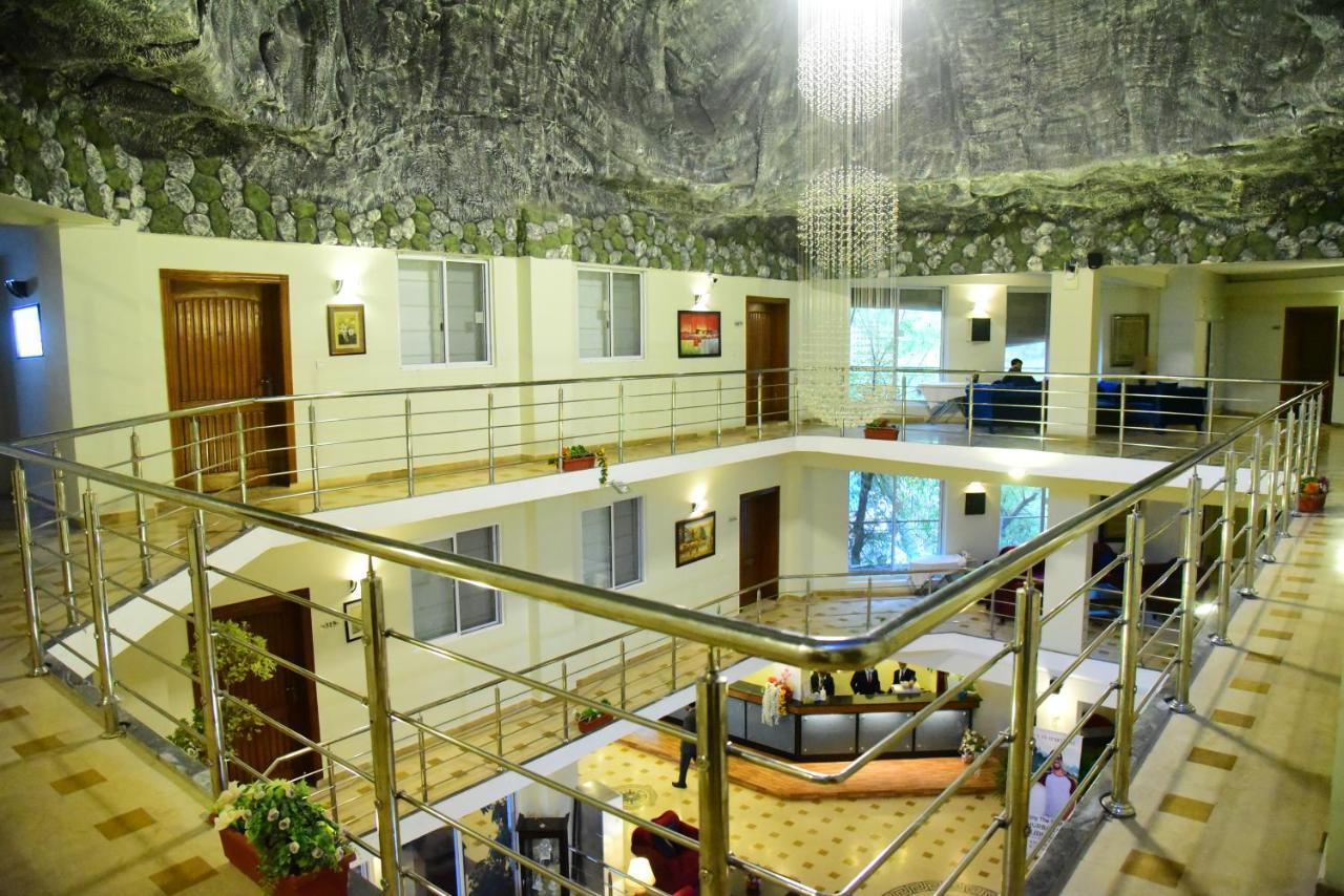 ฮอลิเดย์ แกรนด์ รีสอร์ต ภูร์บัน Hotel เมอร์รี ภายนอก รูปภาพ