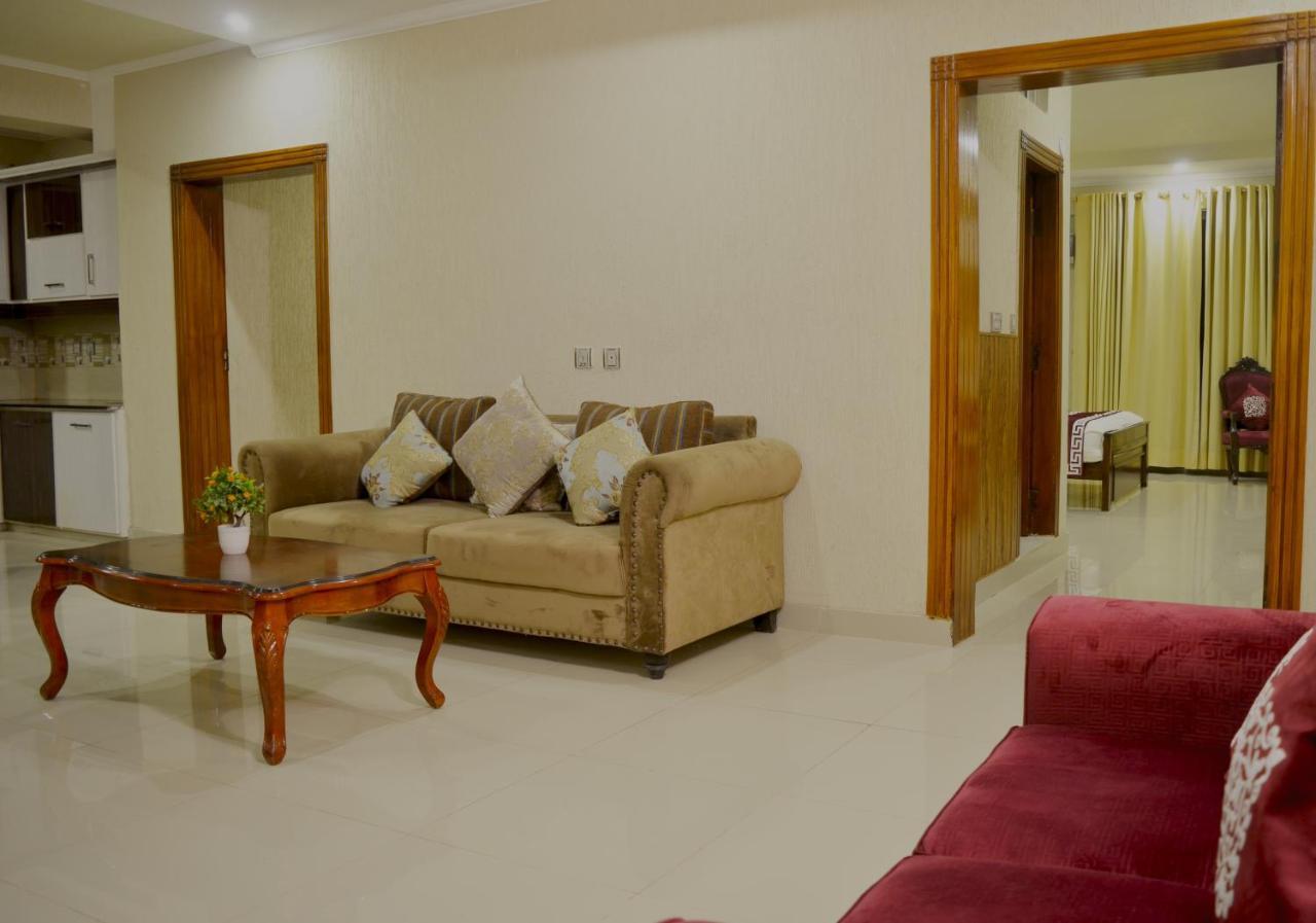ฮอลิเดย์ แกรนด์ รีสอร์ต ภูร์บัน Hotel เมอร์รี ภายนอก รูปภาพ