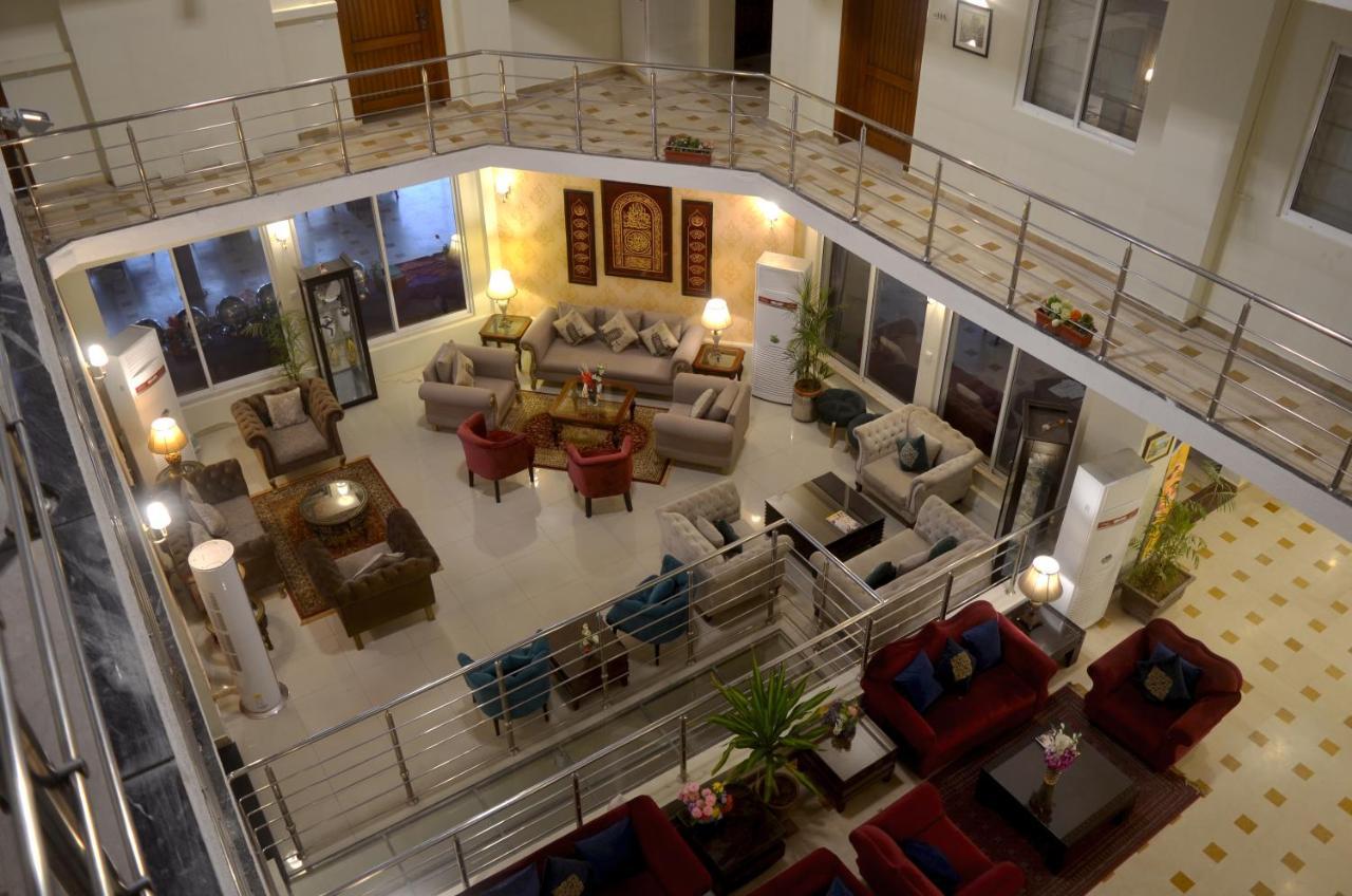 ฮอลิเดย์ แกรนด์ รีสอร์ต ภูร์บัน Hotel เมอร์รี ภายนอก รูปภาพ