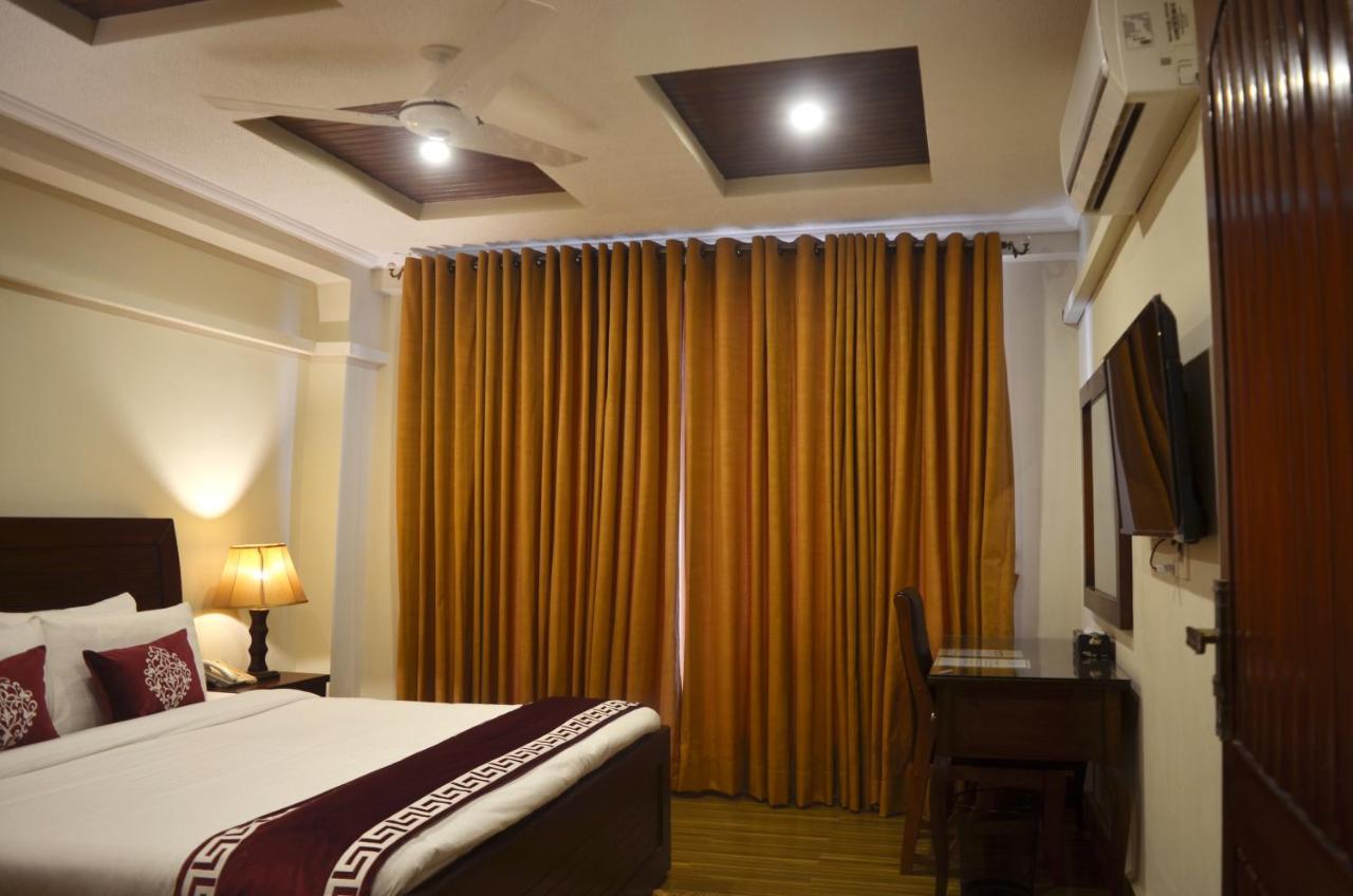 ฮอลิเดย์ แกรนด์ รีสอร์ต ภูร์บัน Hotel เมอร์รี ภายนอก รูปภาพ