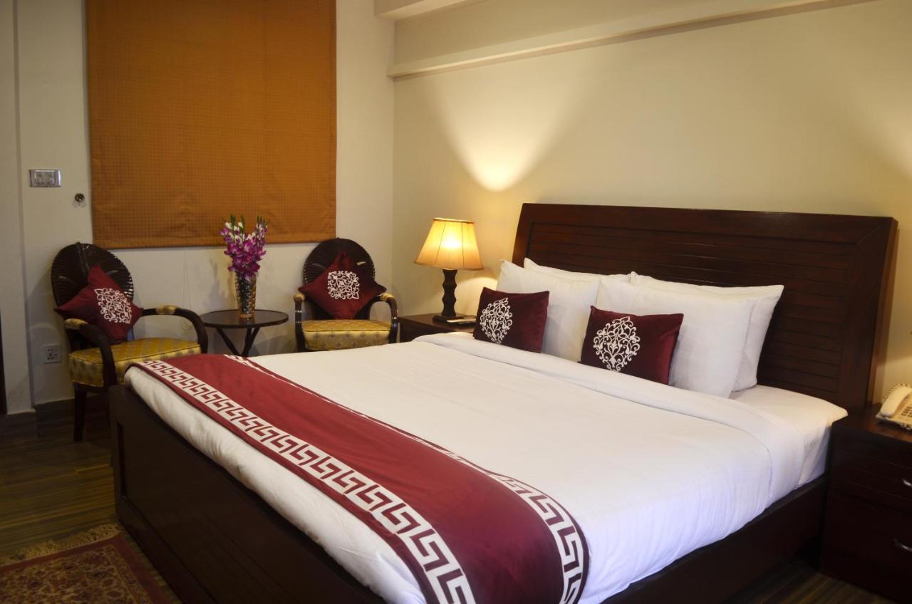 ฮอลิเดย์ แกรนด์ รีสอร์ต ภูร์บัน Hotel เมอร์รี ภายนอก รูปภาพ