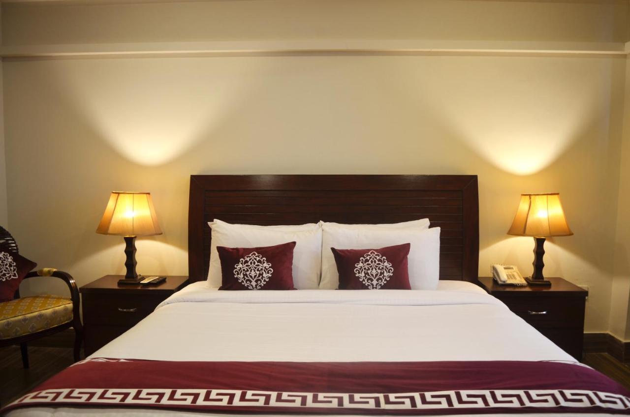 ฮอลิเดย์ แกรนด์ รีสอร์ต ภูร์บัน Hotel เมอร์รี ภายนอก รูปภาพ